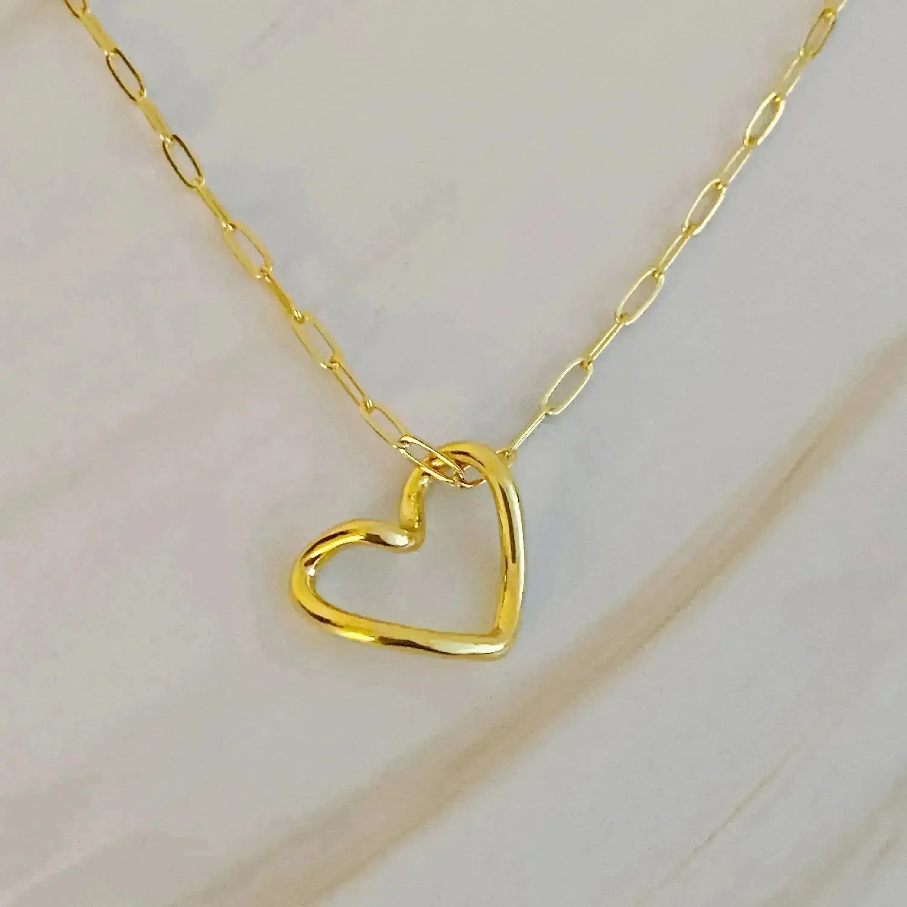 Heart And Chain Necklace - Dainty Gold Heart Pendant | Femstylo